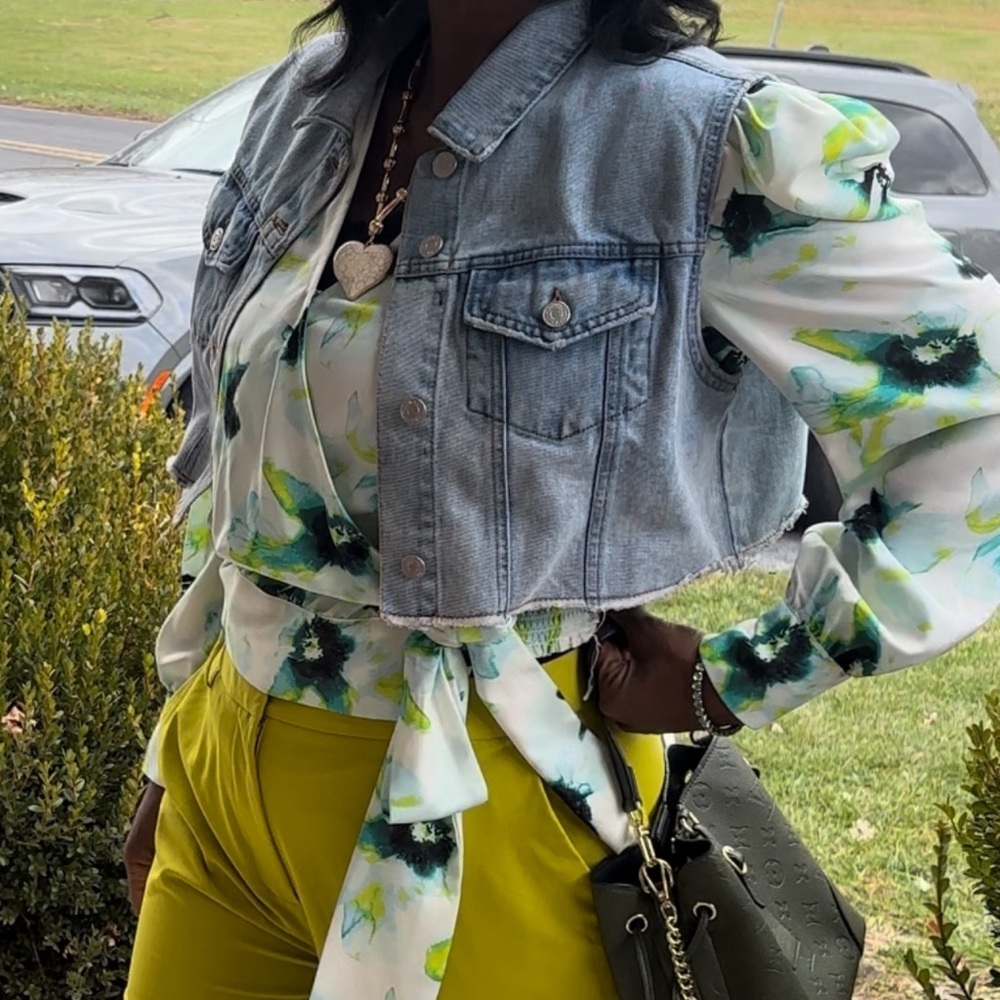 🛍🎁🔥 INC Emerald Green and Off white Top